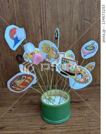 めでたい柄のステックの飾り 134673283