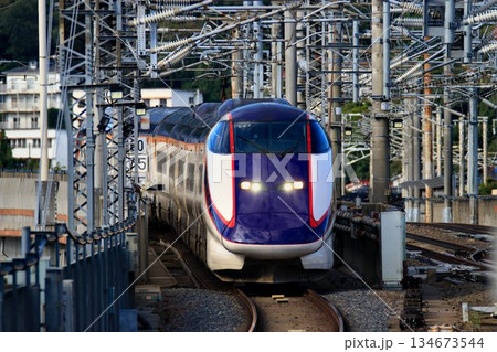 陸奥路を山形へ…　E3系・山形新幹線『つばさ』福島駅にて 134673544