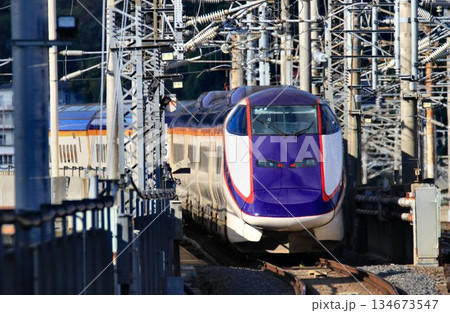 陸奥路を山形へ…　E3系・山形新幹線『つばさ』福島駅にて 134673547