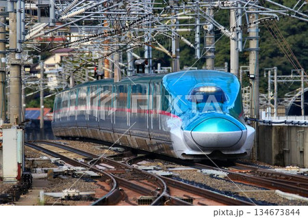 東北新幹線・福島駅にて　E5/H5系 134673844