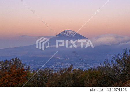 山から富士山 山から富士山 134674198
