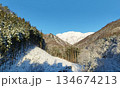 冬の朝の雪の谷川岳 134674213