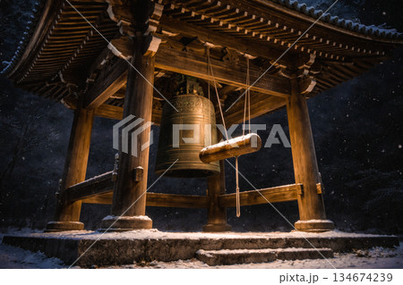 鐘楼と鐘 134674239