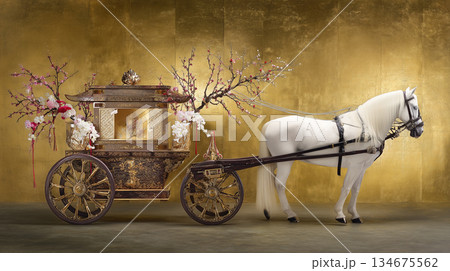 白馬と金の馬車｜金屏風を背にした格式高い縁起物イメージ 134675562