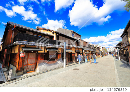 【京都府】晴天の祇園(花見小路) 【京都府】晴天の祇園(花見小路) 134676859