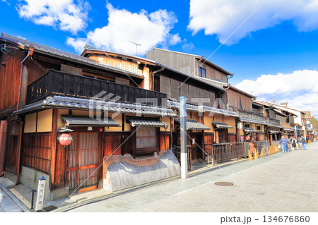 【京都府】晴天の祇園（花見小路） 134676860