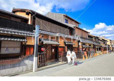 【京都府】晴天の祇園（花見小路） 134676866