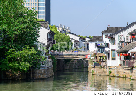 中国にある蘇州のとても美しい街並み風景 134677382