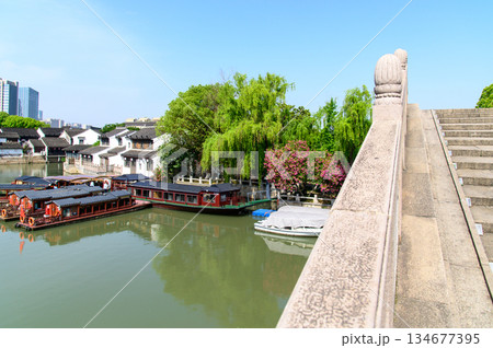 中国にある蘇州のとても美しい街並み風景 134677395
