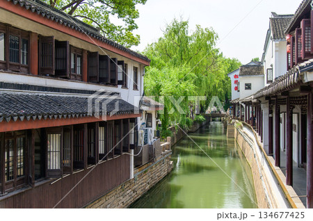 中国にある蘇州のとても美しい街並み風景 中国にある蘇州のとても美しい街並み風景 134677425