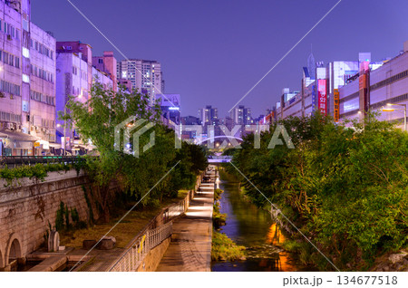 ソウルの美しい夜景風景 134677518