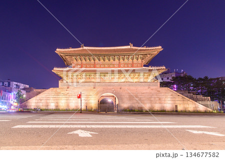 韓国ソウルにある東大門の風景 134677582