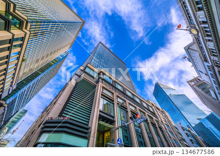 日本の東京都市景観12月23日。コレド室町3や日本橋一丁目の再開発事業、三越などを望む。新時代へ 134677586