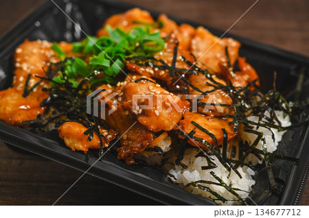 惣菜の炭火風焼き鳥弁当 134677712