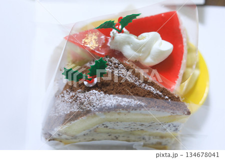 クリスマスケーキ盛り合わせ 134678041