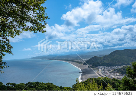 三重県 熊野市 熊野古道松本峠から望む七里御浜海岸 三重県 熊野市 熊野古道松本峠から望む七里御浜海岸 134679622
