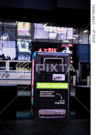 タイムズスクエアにあるゴミ箱 134679842