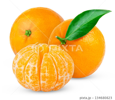 Ripe tangerines, peeled and whole, with and without peel, isolated. Mandarin with leaf and slices with clipping path. Ripe tangerines, peeled and whole, with and without peel, isolated. Mandarin with leaf and slices with clipping path. 134680823