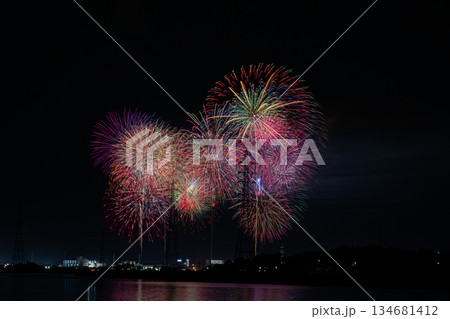 田原市の渥美半島花火大会の風景(愛知県) 田原市の渥美半島花火大会の風景(愛知県) 134681412