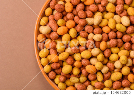 Food, nuts coated with salt and paprika, peanuts as a source of protein. Salted peanuts 134682000
