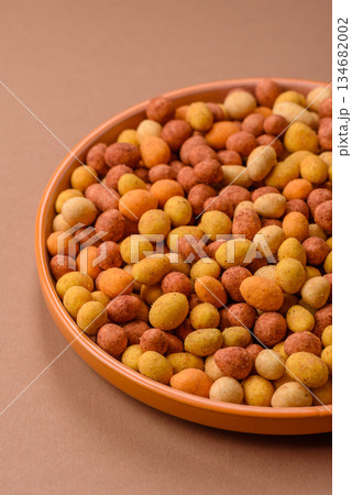 Food, nuts coated with salt and paprika, peanuts as a source of protein. Salted peanuts Food, nuts coated with salt and paprika, peanuts as a source of protein. Salted peanuts 134682002