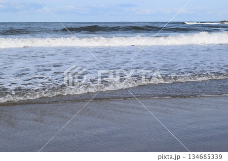 日本海の荒波 庄内海岸 日本海の荒波 庄内海岸 134685339