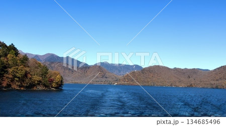 空は蒼く、山は黙す 134685496