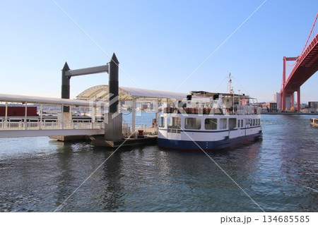 北九州市の若戸大橋と洞海湾 北九州市の若戸大橋と洞海湾 134685585