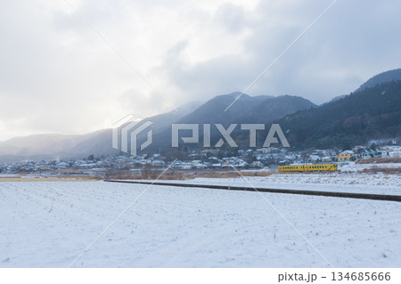 湯布院の雪景色（大分県由布市湯布院） 134685666
