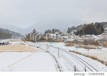 湯布院の雪景色(大分県由布市湯布院) 湯布院の雪景色(大分県由布市湯布院) 134685680