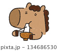 嬉しそうにお雑煮を食べている馬 134686530