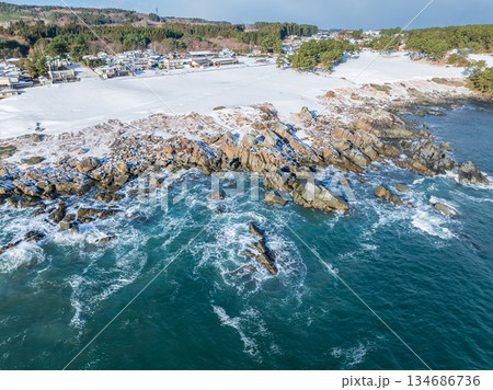 空撮「青森県」雪景色の種差海岸　八戸市 134686736
