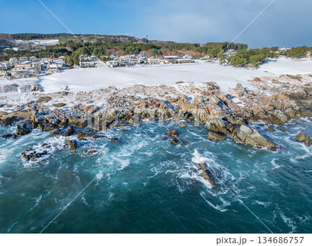 空撮「青森県」雪景色の種差海岸 八戸市 空撮「青森県」雪景色の種差海岸 八戸市 134686757
