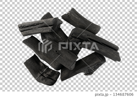 透明背景上的備長炭(png) 透明背景上的備長炭(png) 134687606