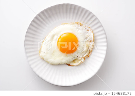 目玉焼き 目玉焼き 134688175