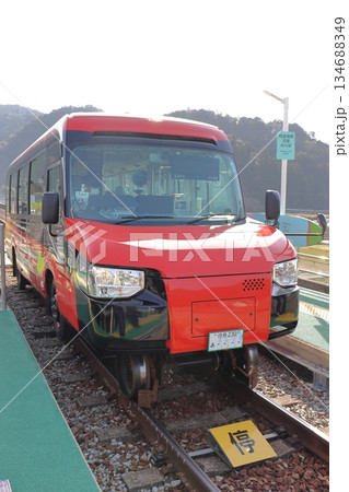 阿佐海岸鉄道のDMVに変貌した車両（宍喰駅） 134688349