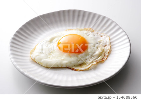 目玉焼き 目玉焼き 134688360
