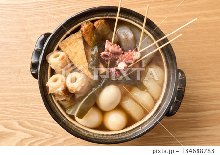 熱々のおでん 134688783