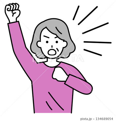 拳を上げて抗議する年配の女性 134689054