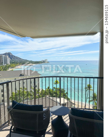 ハワイ モアナサーフライダー ラナイから望むワイキキビーチとダイヤモンドヘッド 134689115