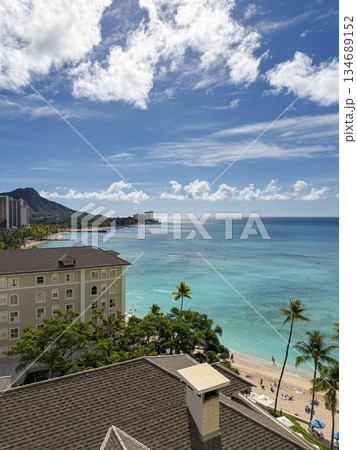 ハワイ モアナサーフライダー ラナイから望むワイキキビーチとダイヤモンドヘッド 134689152