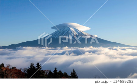 《AI画像》笠雲のかかった富士山と青空 134689282