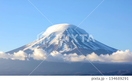 《AI画像》笠雲のかかった富士山と青空 134689291