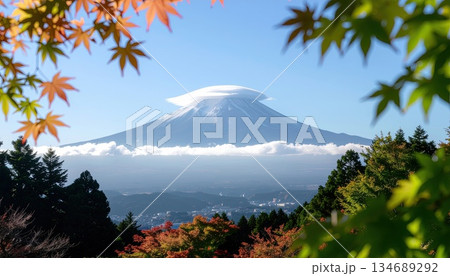 《AI画像》笠雲のかかった富士山と青空 134689292