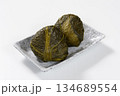 高菜の葉で包まれたおにぎり 134689554