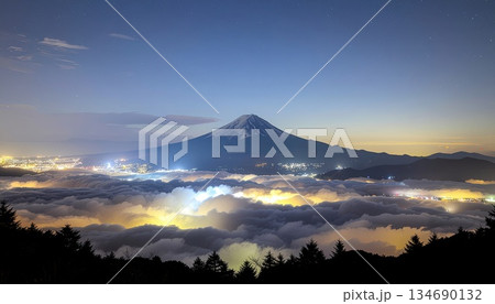 《AI画像》町の灯りが光る雲海と夜の富士山 134690132