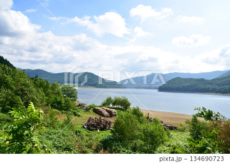 北海道道465号金山幾寅停車場線かなやま湖周辺の風景(2023年夏) 134690723