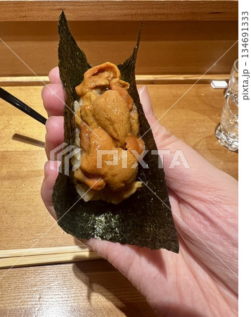 ウニの巻き寿司 134691333