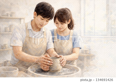 朝の陶芸体験で共同作業をする日本人カップル 134691426