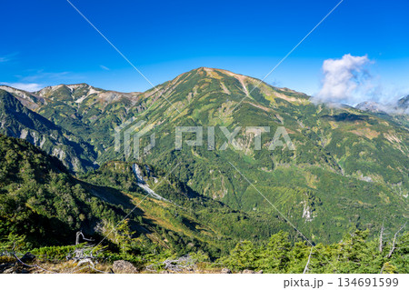 天狗ノ庭(白馬大池への登山道)から見る雪倉岳 蓮華温泉~北アルプス白馬岳縦走登山 天狗ノ庭(白馬大池への登山道)から見る雪倉岳 蓮華温泉~北アルプス白馬岳縦走登山 134691599